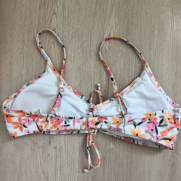 Floral Bikini Top with Adjustable Tie Size Large Material - Picture 6 of 9